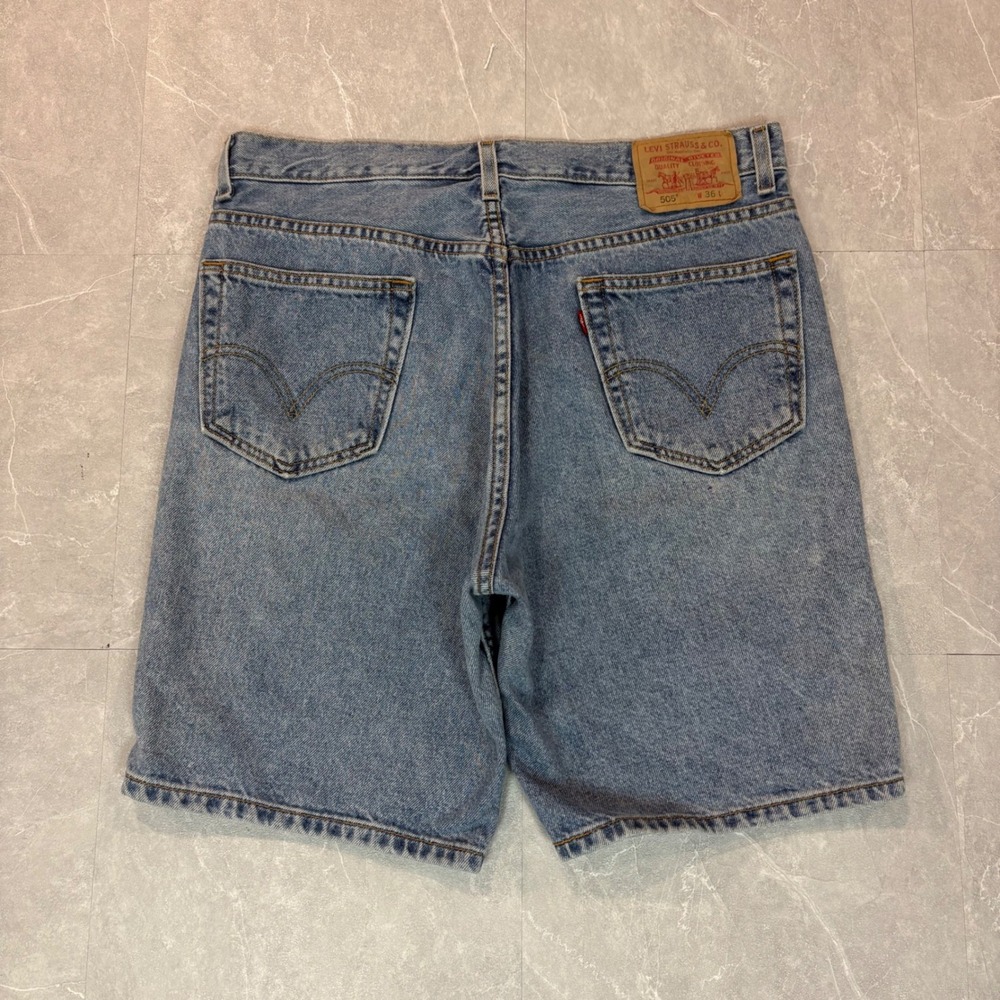 Levis 505 Regular Fit Mens Denim Shorts Blue Jean Size 36 Medium Wash